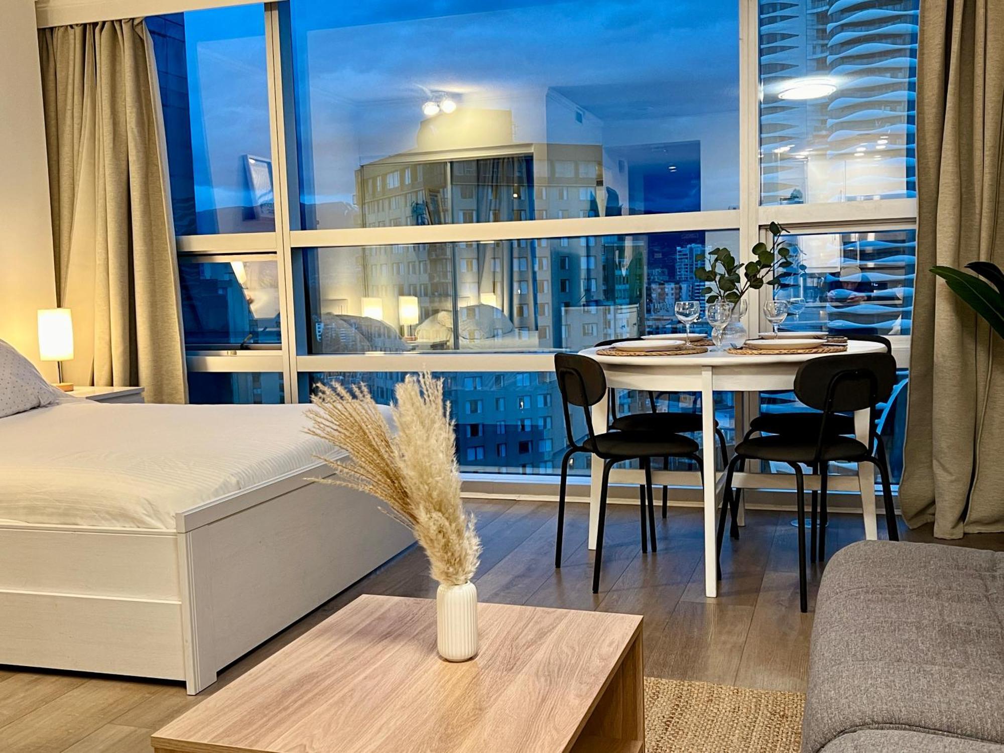 밴쿠버 Stunning Skyline Views In A Cozy And Stylish Abode 아파트 외부 사진